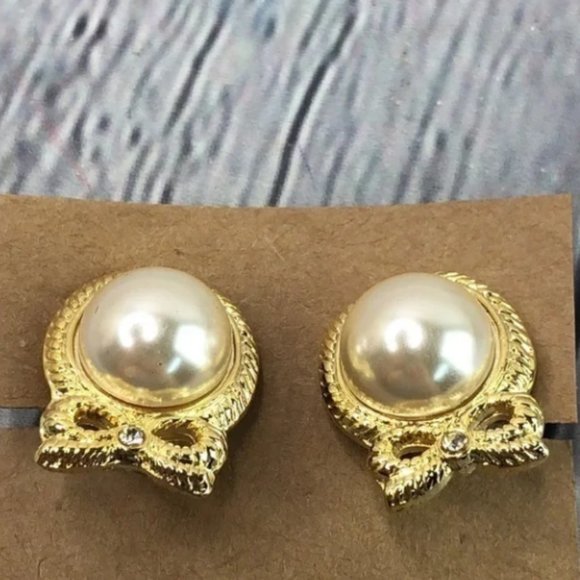 Victorian gold tone faux Pearl bow rhinestone Clip on chunky statement - Picture 1 of 1